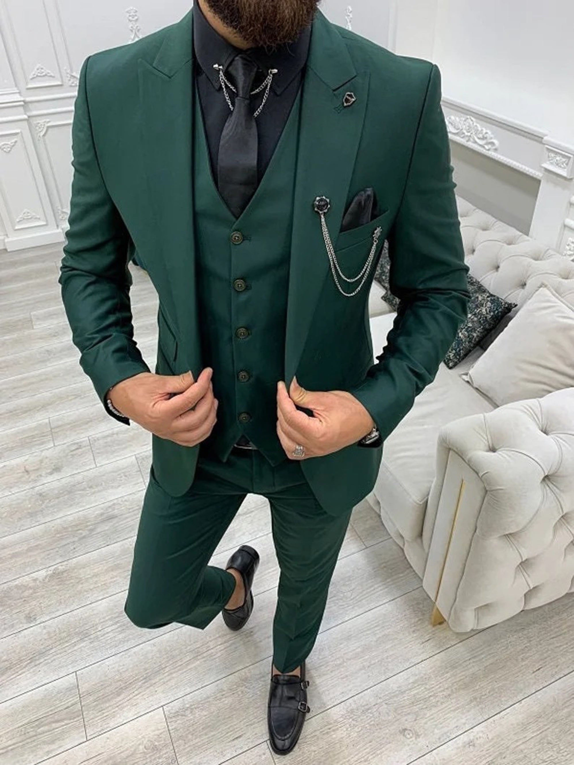 Men's classic green three-piece suit, perfect for weddings and formal events.